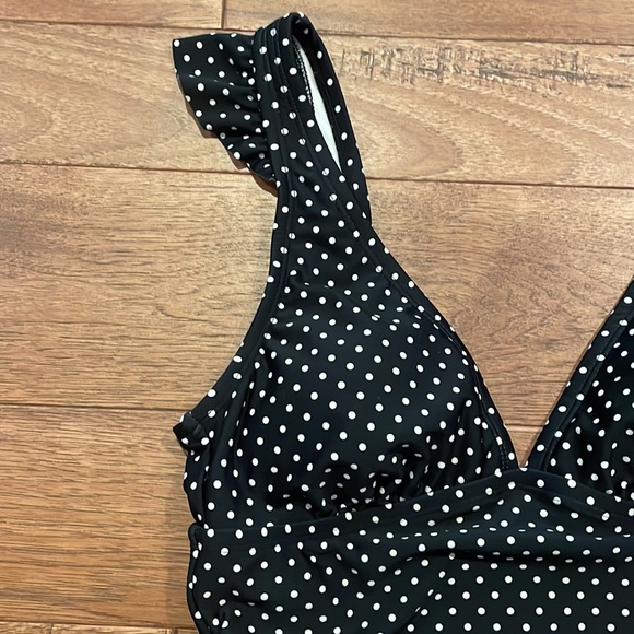 Shade & Shore One-Piece Swimsuit - Polka Dots - Tummy Control - Size S (4-6) - Picture 4 of 16